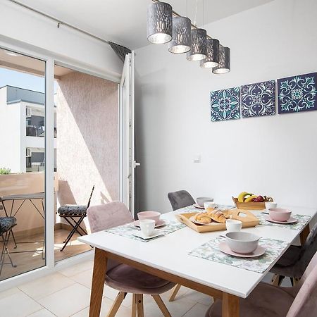 Stylish City Stay With Balcony & Free Parking Pula Exterior foto