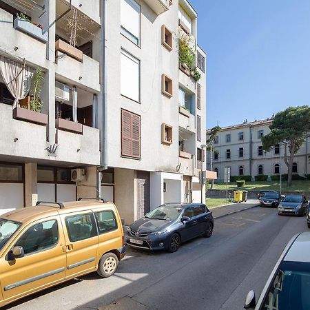 Stylish City Stay With Balcony & Free Parking Pula Exterior foto