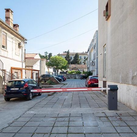 Stylish City Stay With Balcony & Free Parking Pula Exterior foto